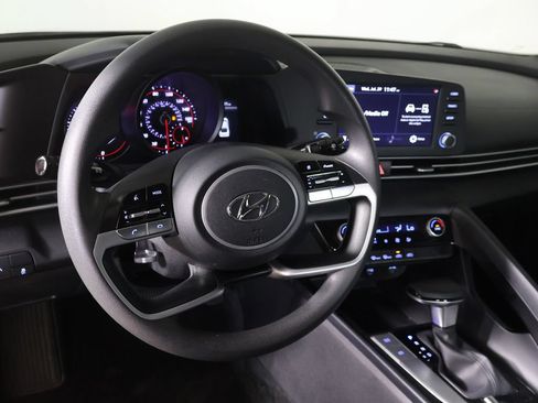 Used 2023 Hyundai Elantra SEL w/ Preferred Accessory Package FWD image 22