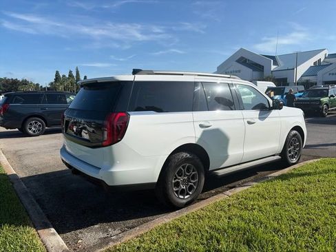 Used 2025 Ford Expedition Active RWD image 5
