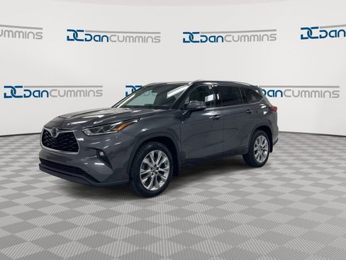 Used 2021 Toyota Highlander Limited image 4