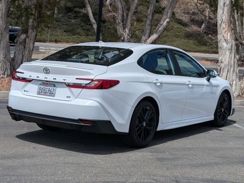 Used 2026 Toyota Camry SE FWD image 13