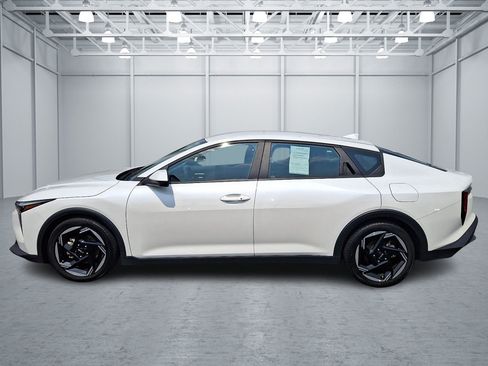Used 2025 Kia K4 EX FWD image 2