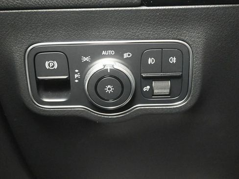 Used 2022 Mercedes-Benz GLA 250 4MATIC w/ Premium Package image 20