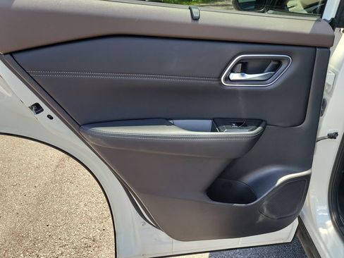 Used 2021 Nissan Rogue SV w/ Premium Package FWD image 9