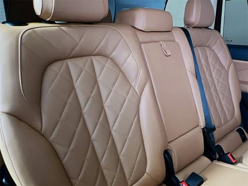 Used 2023 BMW X7 xDrive40i w/ Premium Package image 28