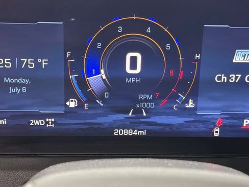 Used 2025 Chevrolet Traverse LT AWD/4WD image 23