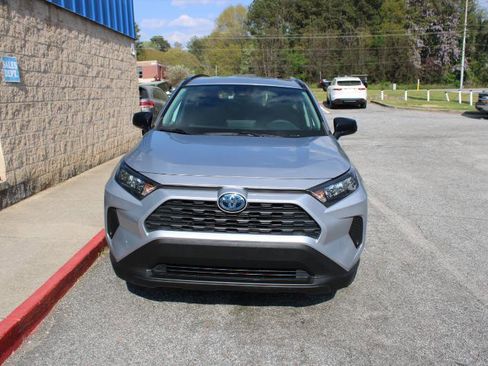 Used 2022 Toyota RAV4 LE image 2