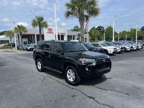 Used 2024 Toyota 4Runner SR5 Premium w/ Moonroof Package RWD image 2