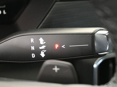 New 2025 GMC Acadia Elevation image 23