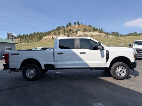 Used 2024 Ford F250 XL AWD/4WD image 7