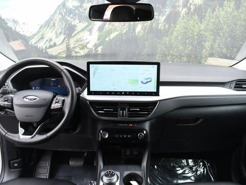 Used 2025 Ford Escape Platinum AWD/4WD image 18