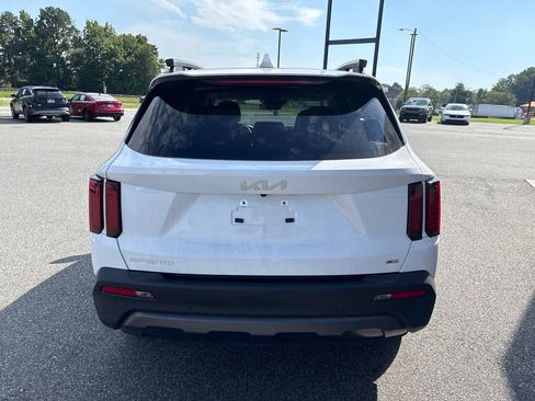 Used 2023 Kia Sorento S w/ Panoramic Sunroof Package AWD/4WD image 8