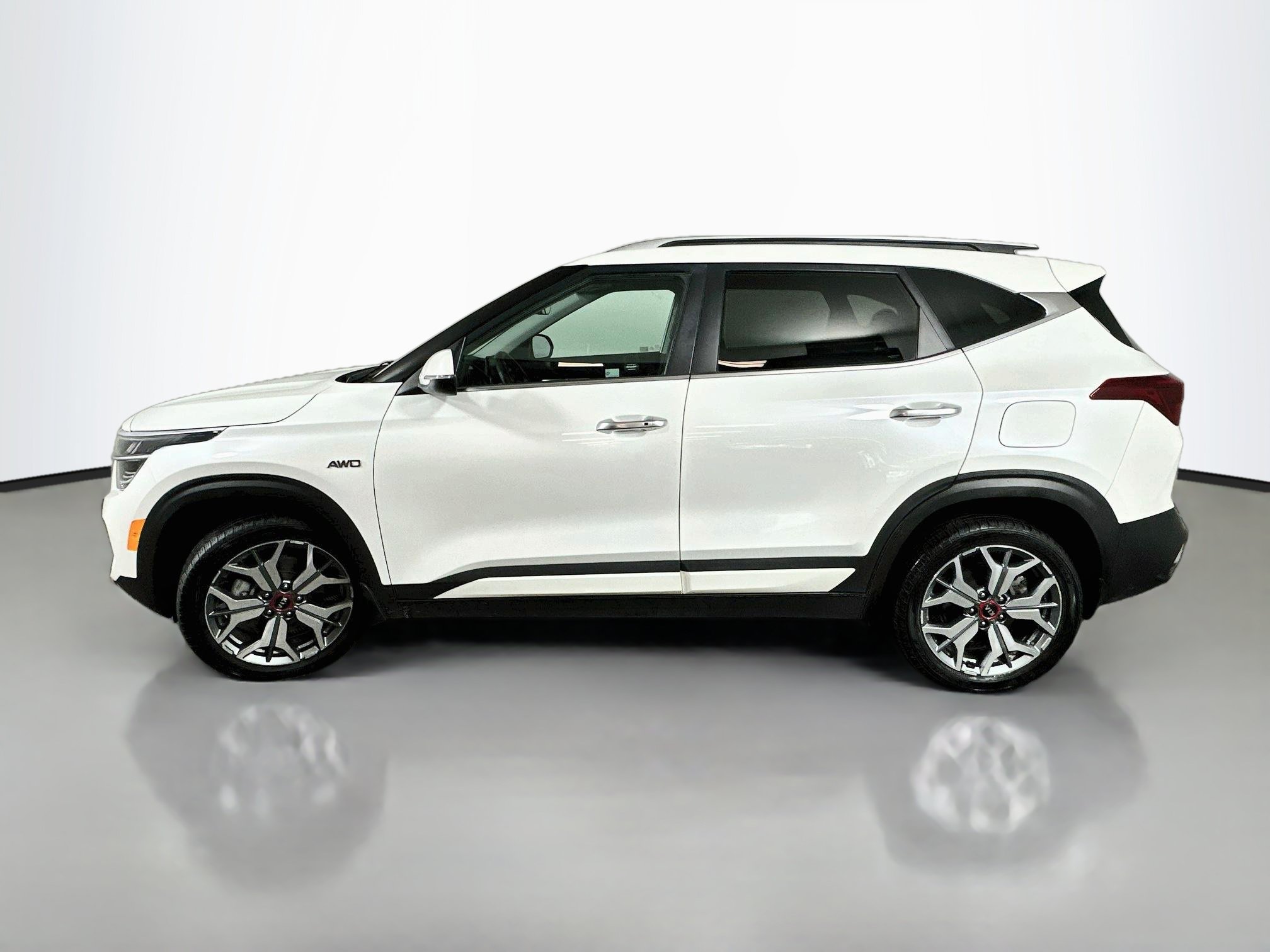 Used 2021 Kia Seltos SX w/ SX Sunroof Package AWD/4WD image 4