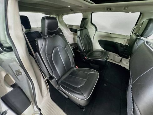 Used 2023 Chrysler Pacifica Limited FWD image 33
