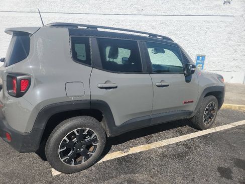 Used 2023 Jeep Renegade Trailhawk AWD/4WD image 3