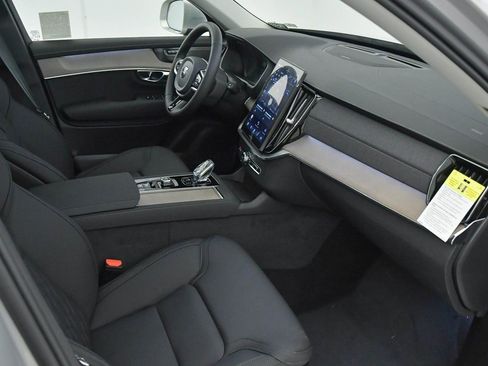 Used 2025 Volvo XC90 B6 Plus w/ Protection Package Premier AWD/4WD image 4