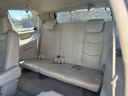 Used 2018 Cadillac Escalade Luxury image 13