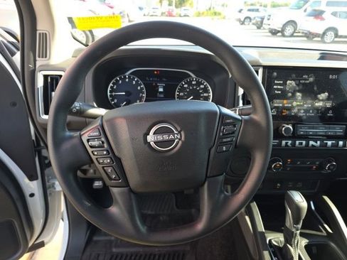 Used 2025 Nissan Frontier SV RWD image 15