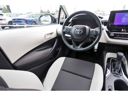 Used 2026 Toyota Corolla LE image 7