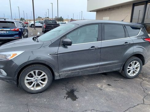 Used 2019 Ford Escape SE image 1