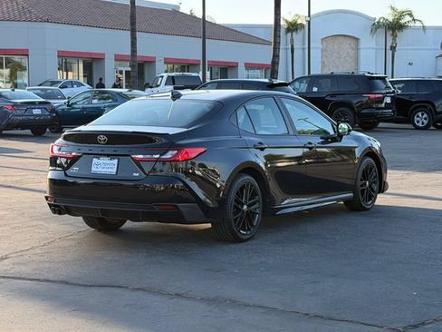 Used 2025 Toyota Camry SE AWD/4WD image 5