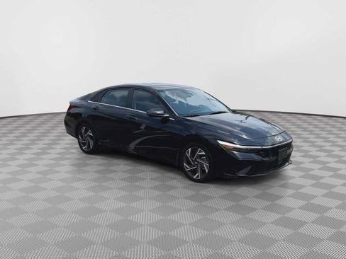 Used 2024 Hyundai Elantra Limited FWD image 2