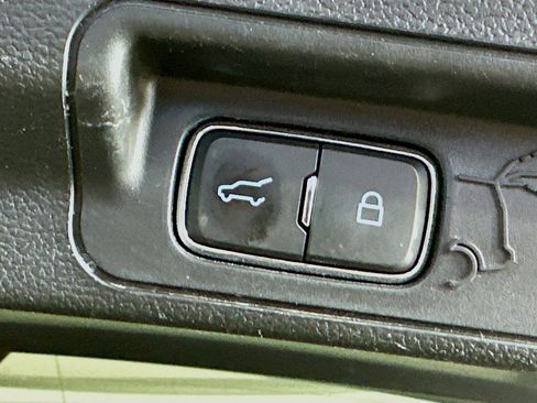 Used 2023 Ford Explorer XLT w/ Equipment Group 202A RWD image 30