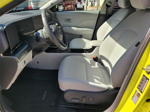 Used 2025 Hyundai Kona SEL image 3