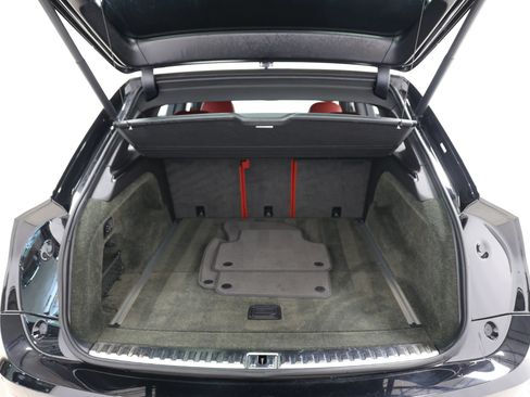 Used 2022 Bentley Bentayga AWD/4WD image 74