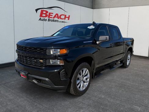 Used 2020 Chevrolet Silverado 1500 Custom w/ Custom Value Package image 1