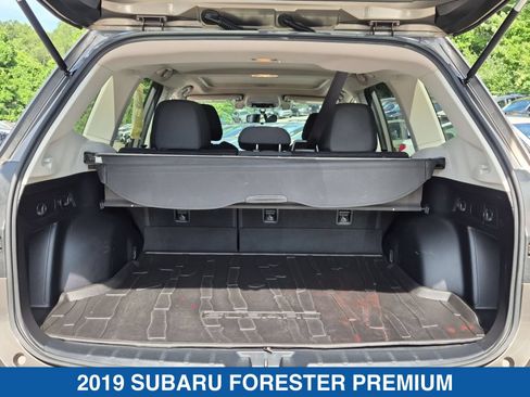 Used 2019 Subaru Forester Premium AWD/4WD image 5