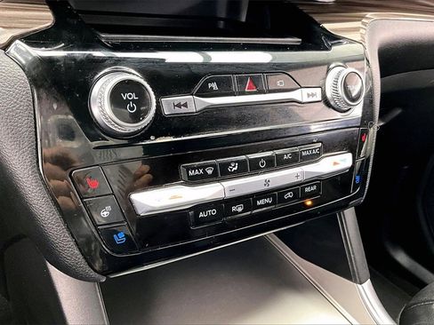 Used 2022 Ford Explorer Limited w/ Equipment Group 301A image 32