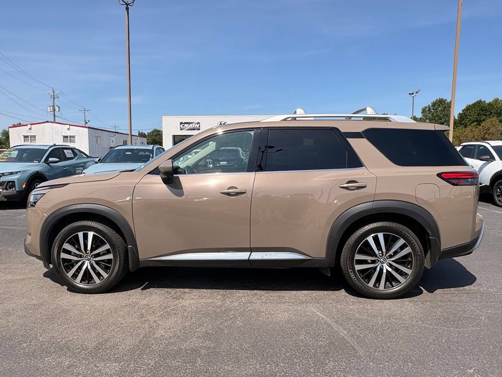 Used 2023 Nissan Pathfinder Platinum AWD/4WD image 4