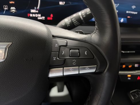 Used 2025 Cadillac XT4 Premium Luxury image 16