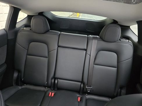 Used 2024 Tesla Model Y Long Range image 37