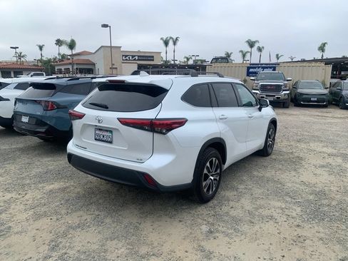 Used 2022 Toyota Highlander XLE FWD image 6