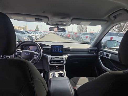 Used 2022 Ford Explorer XLT image 17