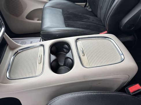 Used 2018 Dodge Grand Caravan SXT image 21