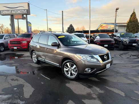 Used 2015 Nissan Pathfinder Platinum image 2