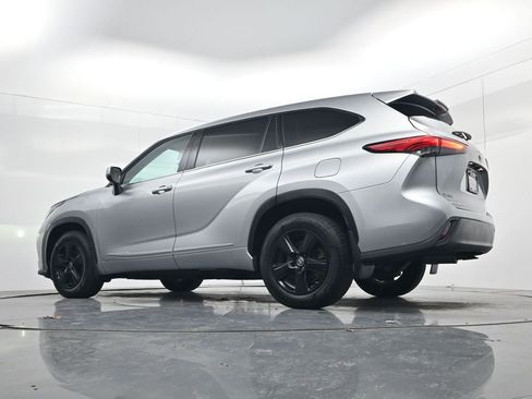 Used 2022 Toyota Highlander LE image 46