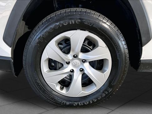 Used 2021 Toyota RAV4 LE AWD/4WD image 11