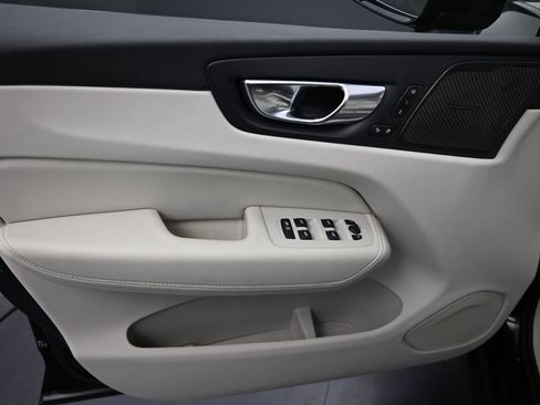 Used 2025 Volvo XC60 T8 Ultra w/ Protection Package Premier image 10