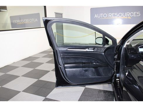 Used 2020 Ford Fusion Titanium image 11