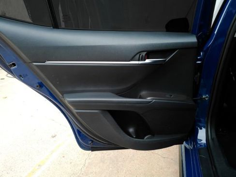 Used 2023 Toyota Camry SE image 18