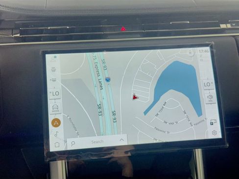 Used 2025 Land Rover Range Rover SE image 13