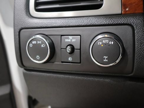 Used 2011 GMC Yukon XL SLT w/ SLT-2 Equipment Package AWD/4WD image 26
