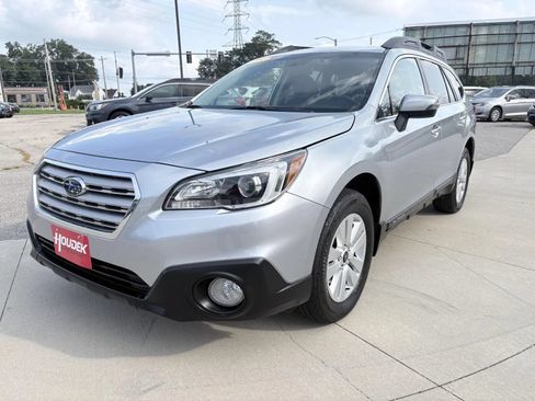 Used 2015 Subaru Outback 2.5i Premium AWD/4WD image 3
