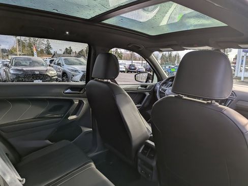 Certified 2023 Volkswagen Tiguan SE R-Line image 33