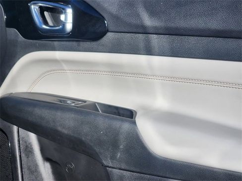 Used 2022 Jeep Compass Limited image 22