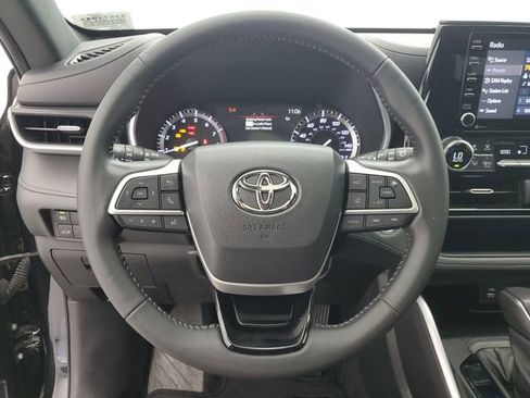 Used 2022 Toyota Highlander XSE AWD/4WD image 25