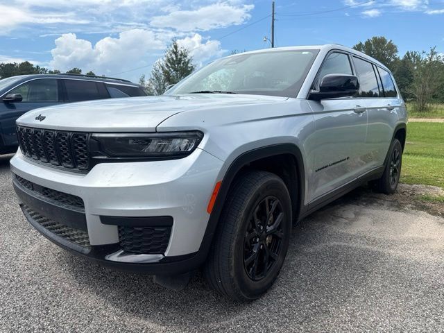 Used 2025 Jeep Grand Cherokee L Altitude RWD image 18